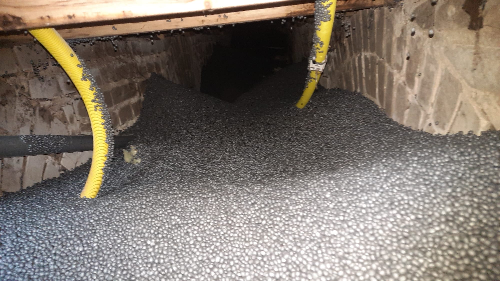 Vloerisolatie werkzaamheden en hybride warmtepomp installatie project